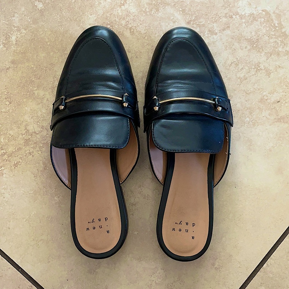 Loafers/flats with gold bar detail